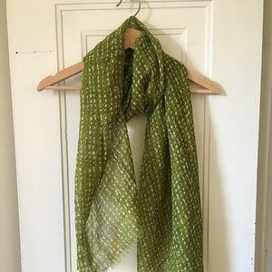 Green pattern light scarf